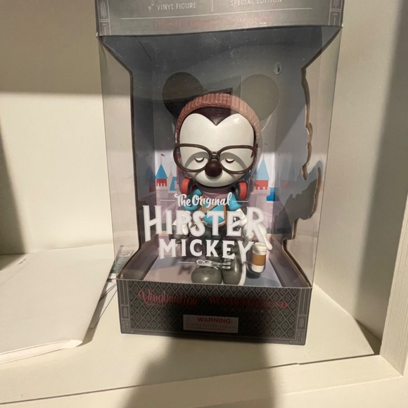 Limited edition hipster, Mickey Mouse and Minnie, mouse vinyl figures 9” - Picture 4 of 7